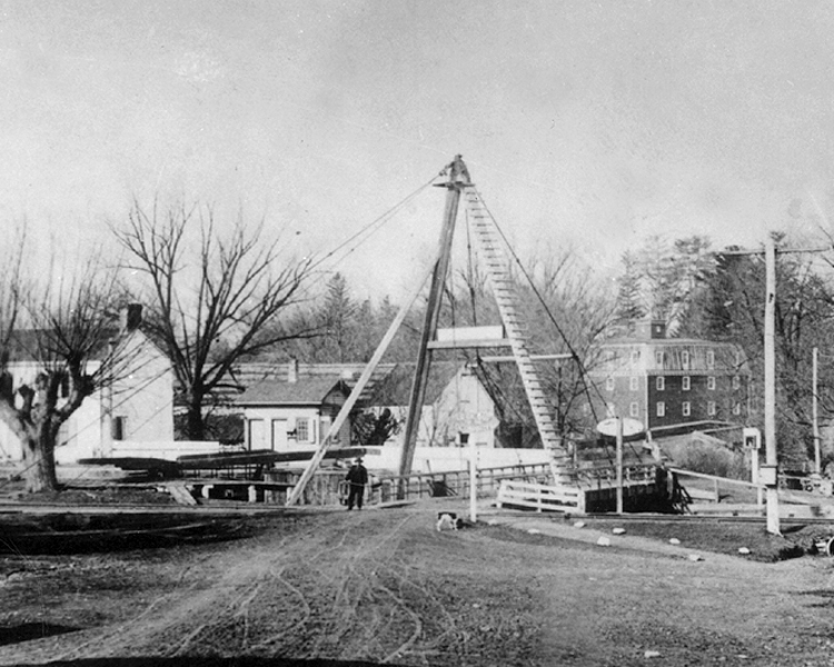 DRCanal at Kingston; A-frame swingbridge; c.1910