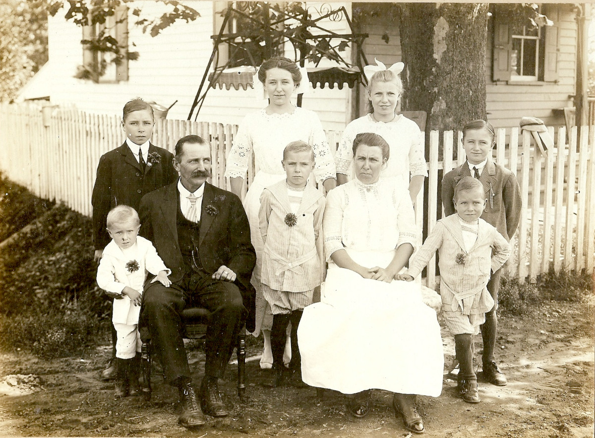 Arrowsmith Family Portrait at Port Mercer; c.1912 Arrowsmith Family Portrait at Port Mercer; c.1912
